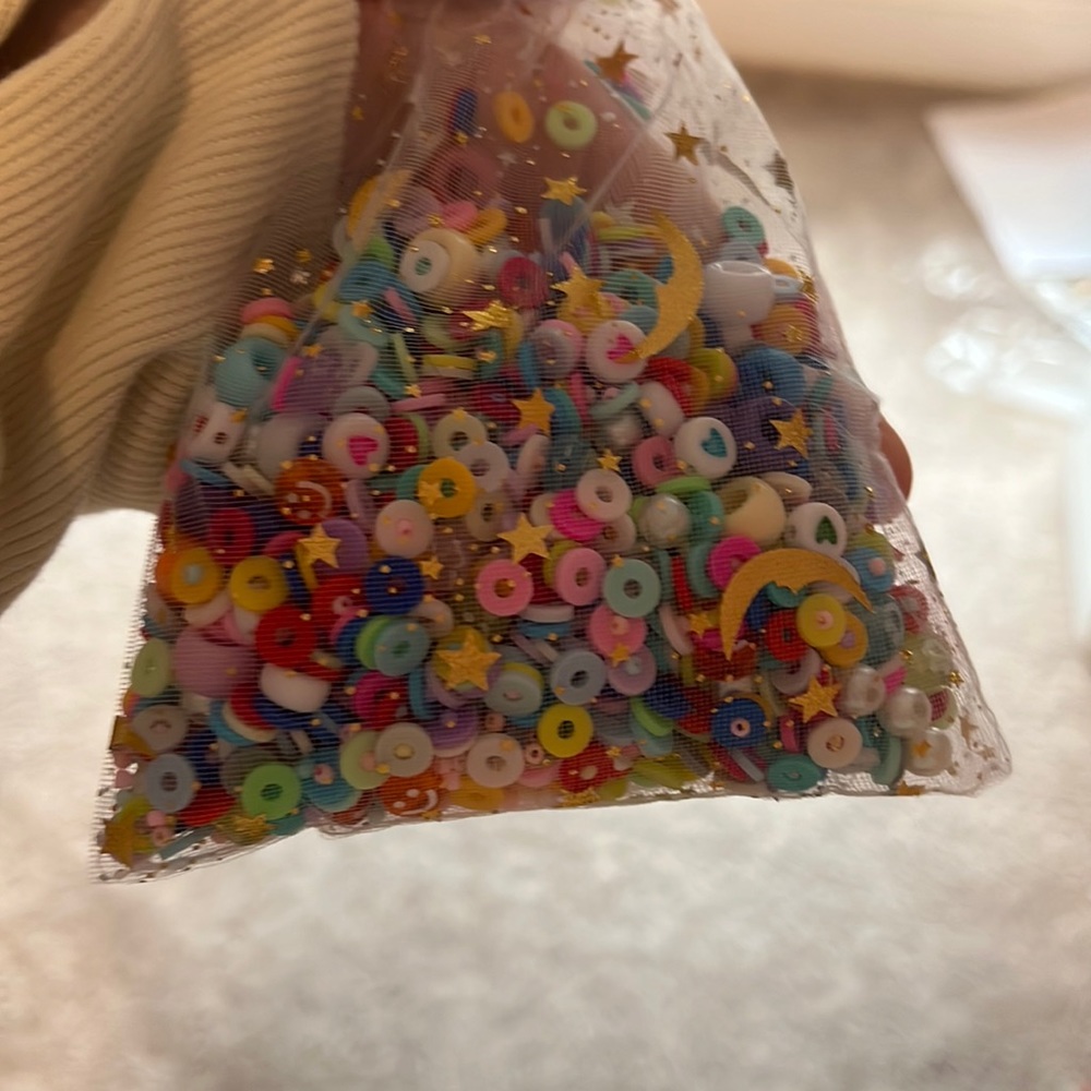 Bead confetti